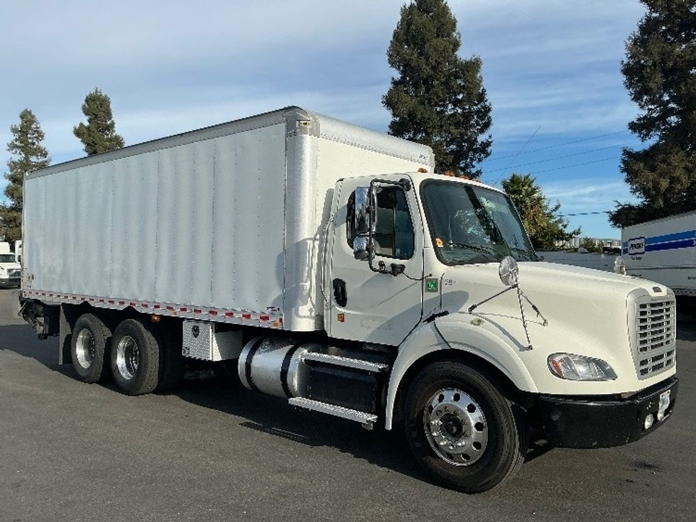 Medium Duty Box Truck-Light and Medium Duty Trucks-Freightliner-2020-M211264S-West Sacramento-CA-334,491\n\t\tmiles-$ 80,000 - Image 1