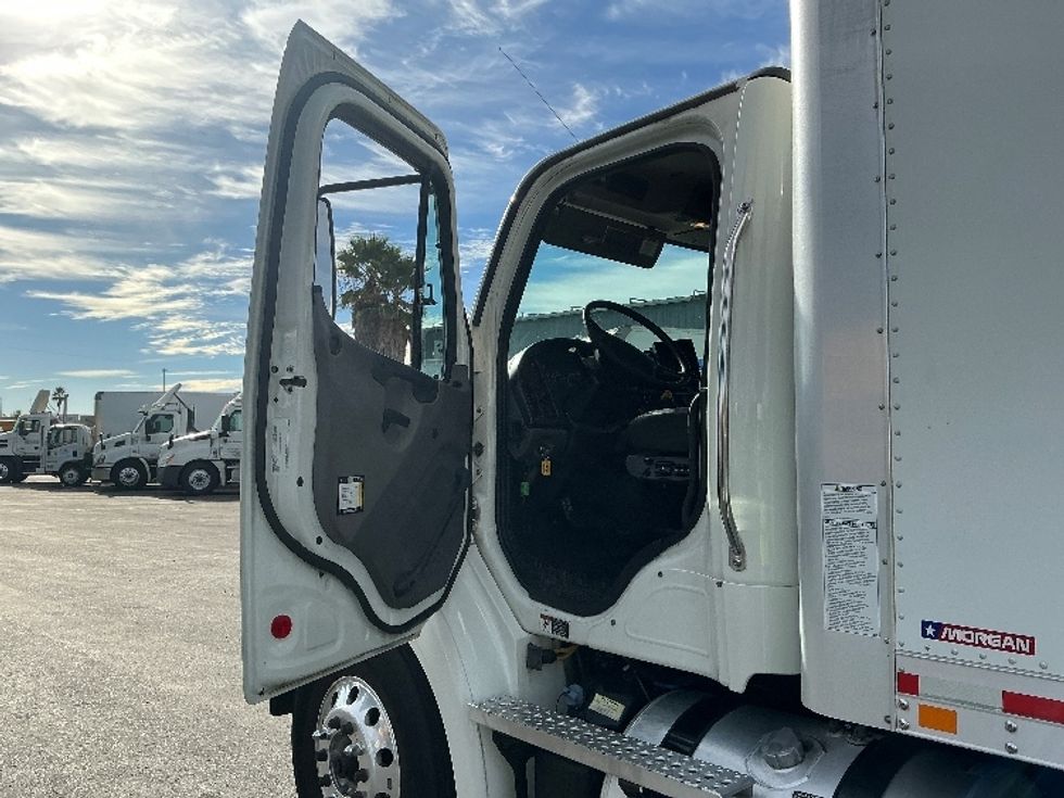 Medium Duty Box Truck-Light and Medium Duty Trucks-Freightliner-2020-M211264S-West Sacramento-CA-334,491\n\t\tmiles-$ 80,000 - Image 16