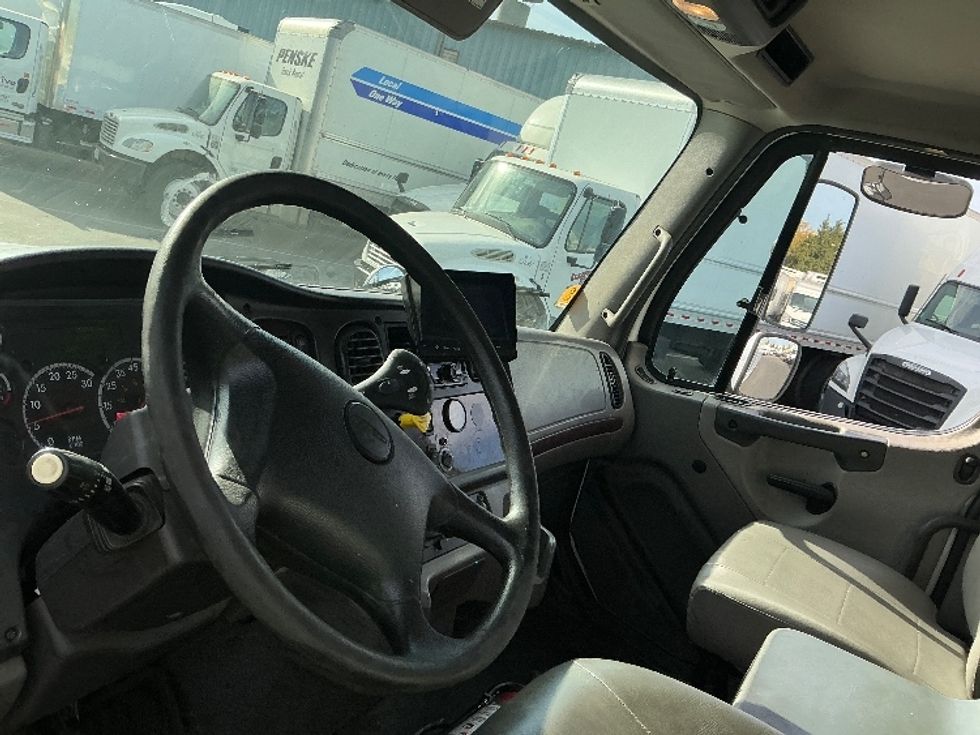 Medium Duty Box Truck-Light and Medium Duty Trucks-Freightliner-2020-M211264S-West Sacramento-CA-334,491\n\t\tmiles-$ 80,000 - Image 18