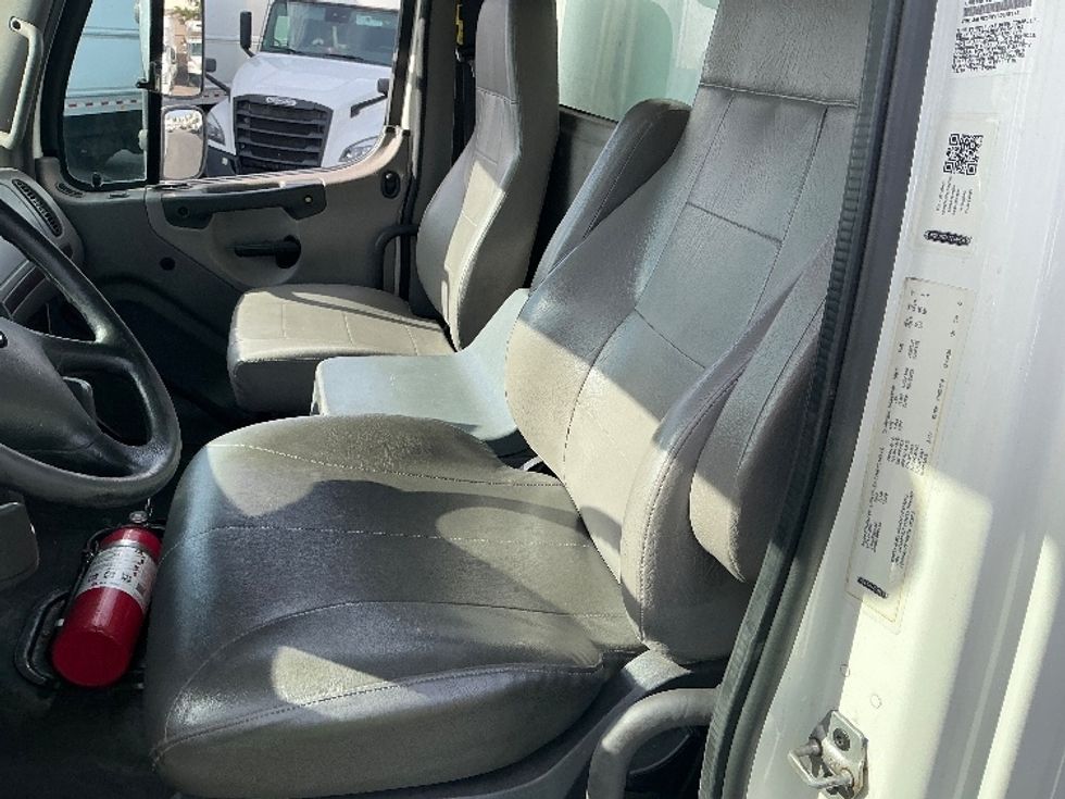 Medium Duty Box Truck-Light and Medium Duty Trucks-Freightliner-2020-M211264S-West Sacramento-CA-334,491\n\t\tmiles-$ 80,000 - Image 19