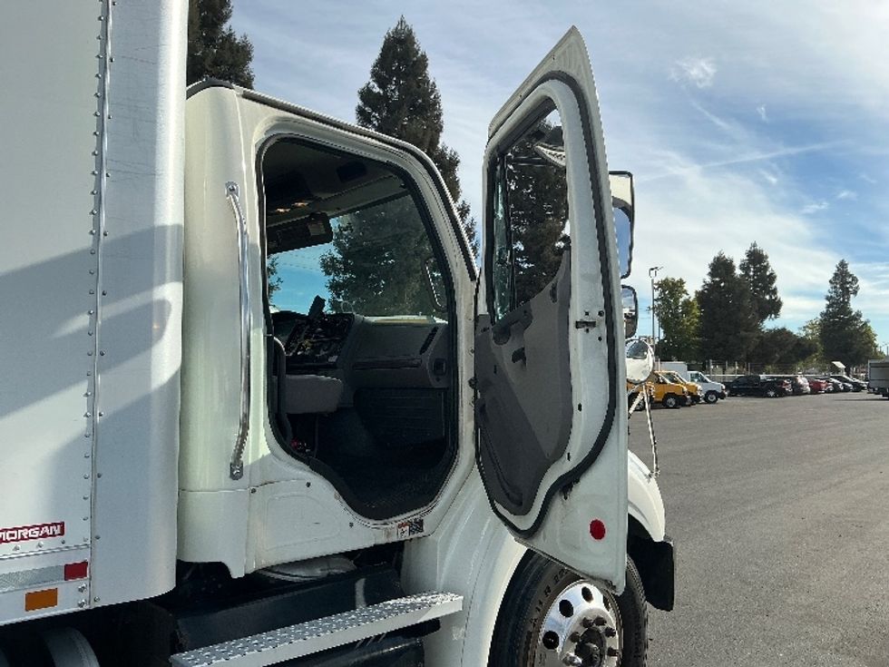 Medium Duty Box Truck-Light and Medium Duty Trucks-Freightliner-2020-M211264S-West Sacramento-CA-334,491\n\t\tmiles-$ 80,000 - Image 20