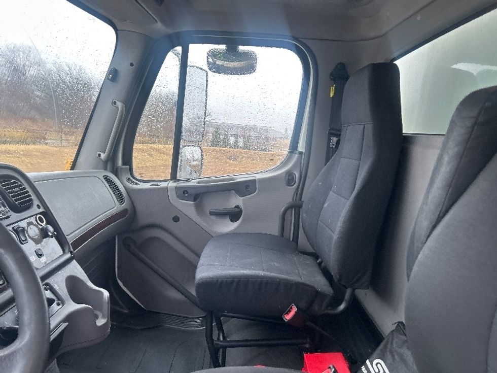 Medium Duty Box Truck-Light and Medium Duty Trucks-Freightliner-2020-M211264S-Windsor-WI-355,463\n\t\tmiles-$ 88,500 - Image 19