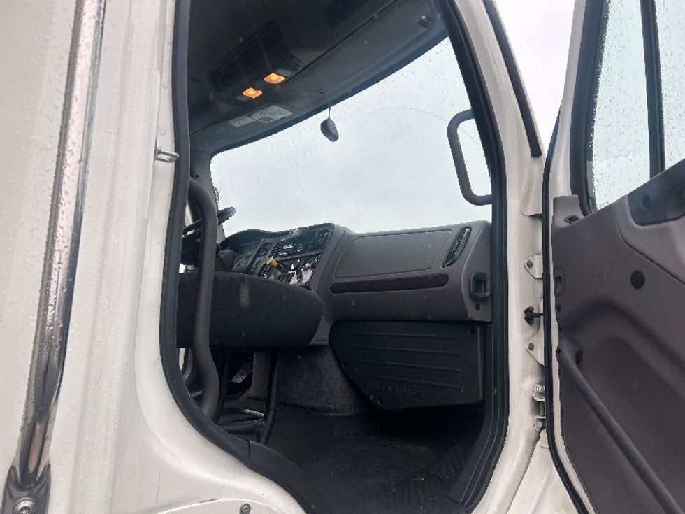 Medium Duty Box Truck-Light and Medium Duty Trucks-Freightliner-2020-M211264S-Windsor-WI-355,463\n\t\tmiles-$ 88,500 - Image 20