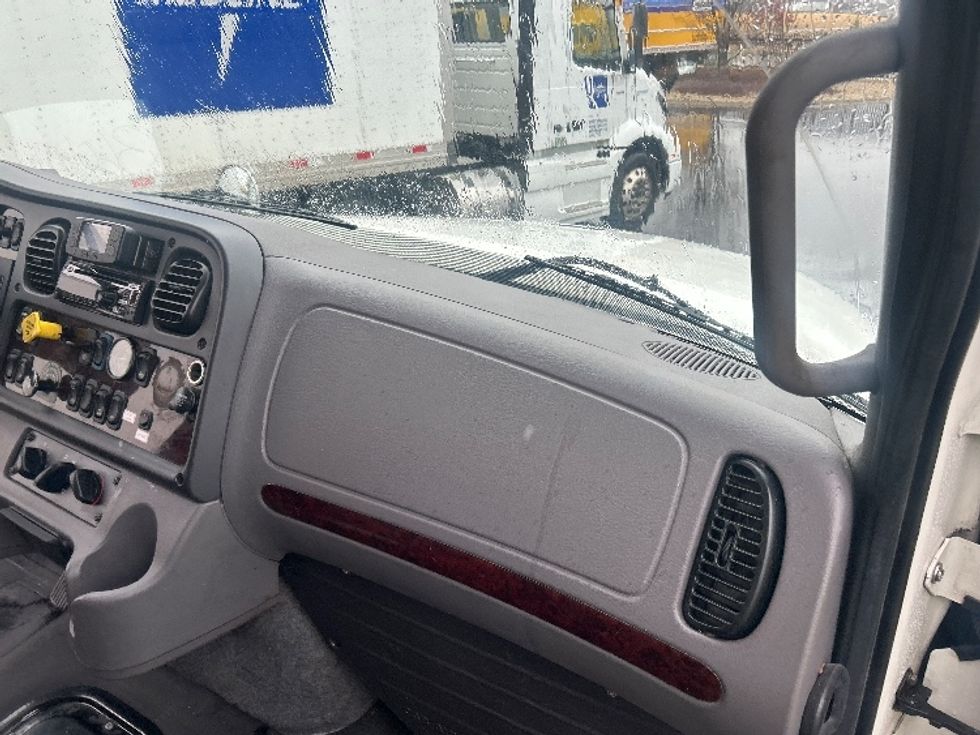 Medium Duty Box Truck-Light and Medium Duty Trucks-Freightliner-2020-M211264S-Windsor-WI-355,463\n\t\tmiles-$ 88,500 - Image 21