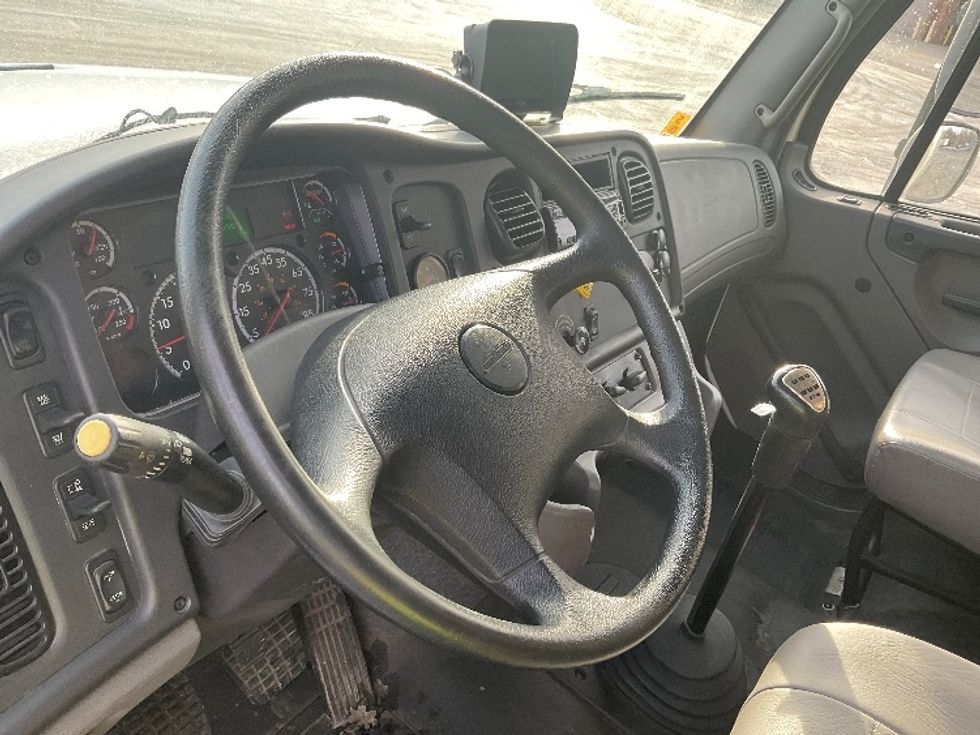 Medium Duty Box Truck-Light and Medium Duty Trucks-Freightliner-2020-M211264S-Youngstown-OH-250,724\n\t\tmiles-$ 89,000 - Image 17