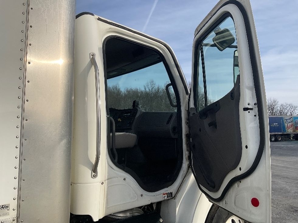 Medium Duty Box Truck-Light and Medium Duty Trucks-Freightliner-2020-M211264S-Youngstown-OH-250,724\n\t\tmiles-$ 89,000 - Image 20