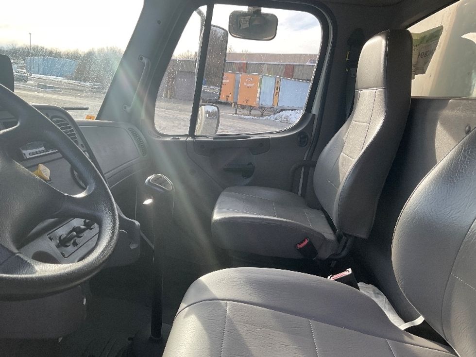 Medium Duty Box Truck-Light and Medium Duty Trucks-Freightliner-2020-M211264S-Youngstown-OH-250,724\n\t\tmiles-$ 89,000 - Image 19