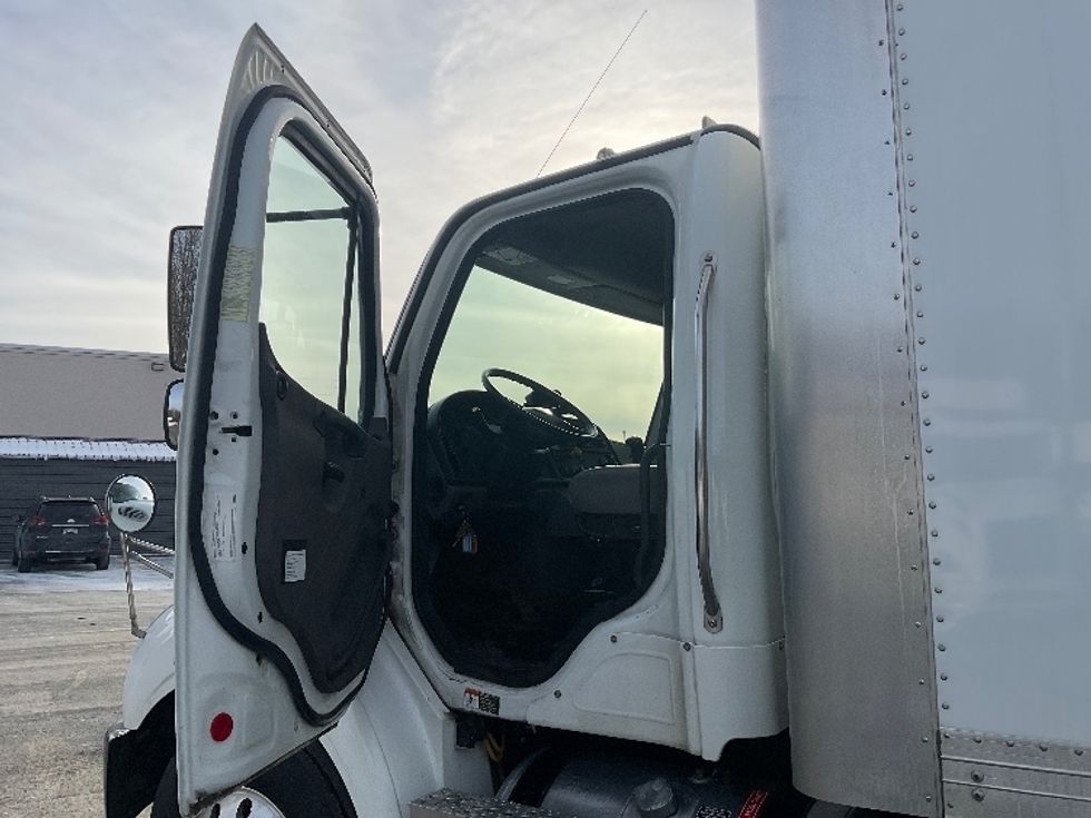 Medium Duty Box Truck-Light and Medium Duty Trucks-Freightliner-2020-M211264S-Youngstown-OH-250,724\n\t\tmiles-$ 89,000 - Image 16