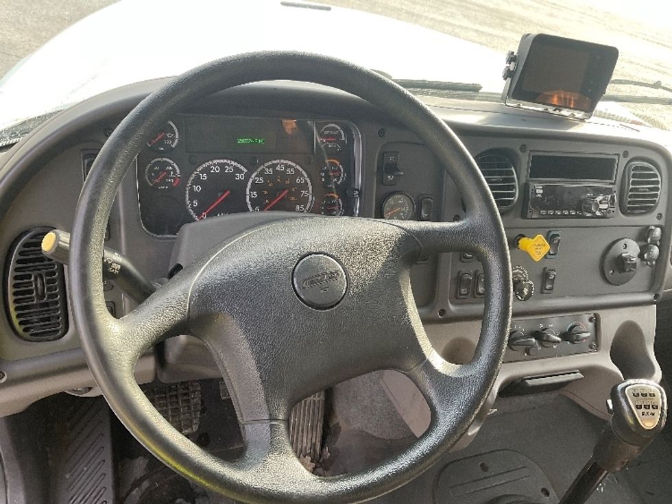 Medium Duty Box Truck-Light and Medium Duty Trucks-Freightliner-2020-M211264S-Youngstown-OH-250,724\n\t\tmiles-$ 89,000 - Image 18