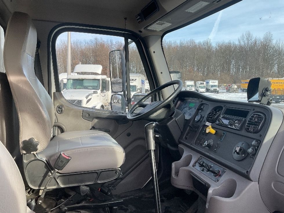 Medium Duty Box Truck-Light and Medium Duty Trucks-Freightliner-2020-M211264S-Youngstown-OH-250,724\n\t\tmiles-$ 89,000 - Image 22