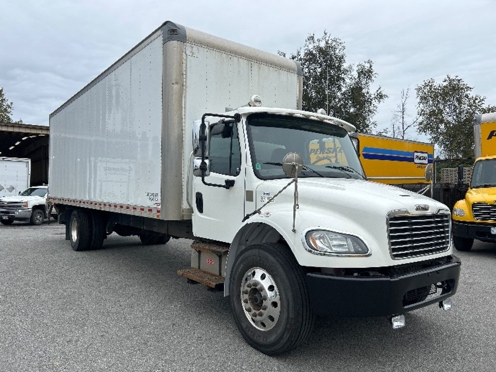 Medium Duty Box Truck-Light and Medium Duty Trucks-Freightliner-2021-M2-Abbotsford-BC-236,821\n\t\tkm-$ 79,750 - Image 1