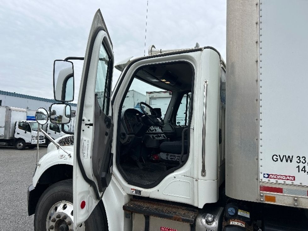 Medium Duty Box Truck-Light and Medium Duty Trucks-Freightliner-2021-M2-Abbotsford-BC-236,821\n\t\tkm-$ 79,750 - Image 16