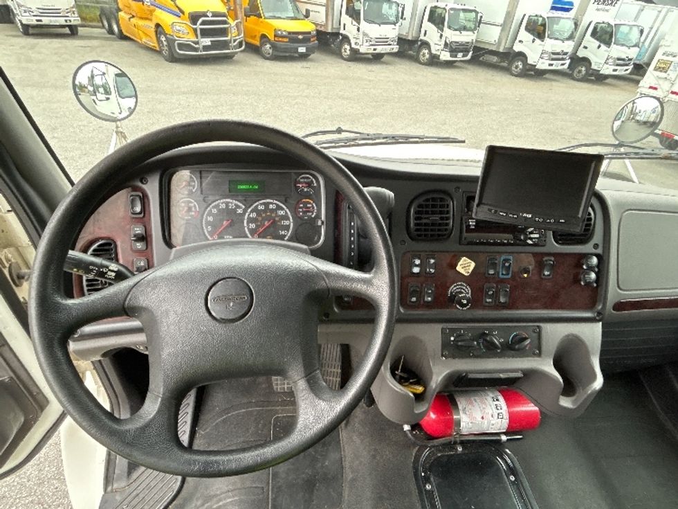 Medium Duty Box Truck-Light and Medium Duty Trucks-Freightliner-2021-M2-Abbotsford-BC-236,821\n\t\tkm-$ 79,750 - Image 18