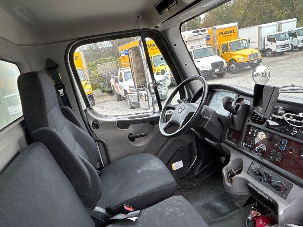 Medium Duty Box Truck-Light and Medium Duty Trucks-Freightliner-2021-M2-Abbotsford-BC-236,821\n\t\tkm-$ 79,750 - Image 22