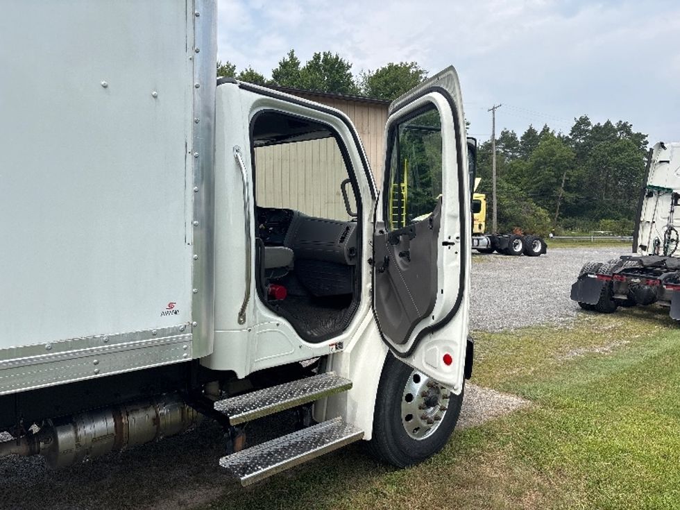 Medium Duty Box Truck-Light and Medium Duty Trucks-Freightliner-2021-M2-Akron-OH-143,200\n\t\tmiles-$ 54,500 - Image 19