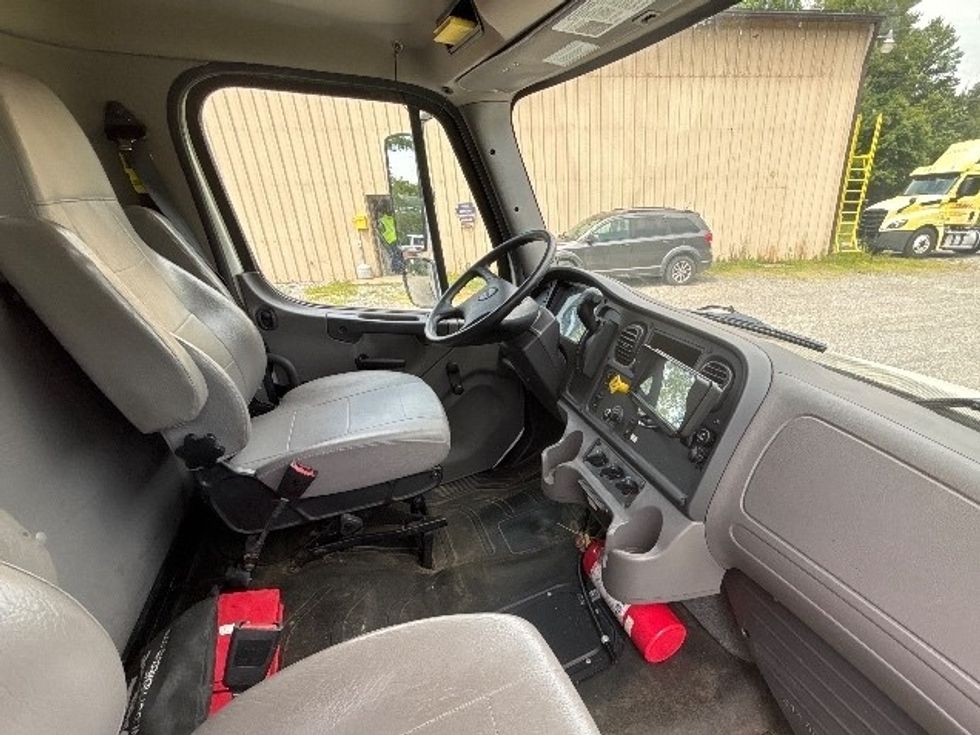 Medium Duty Box Truck-Light and Medium Duty Trucks-Freightliner-2021-M2-Akron-OH-143,200\n\t\tmiles-$ 54,500 - Image 21