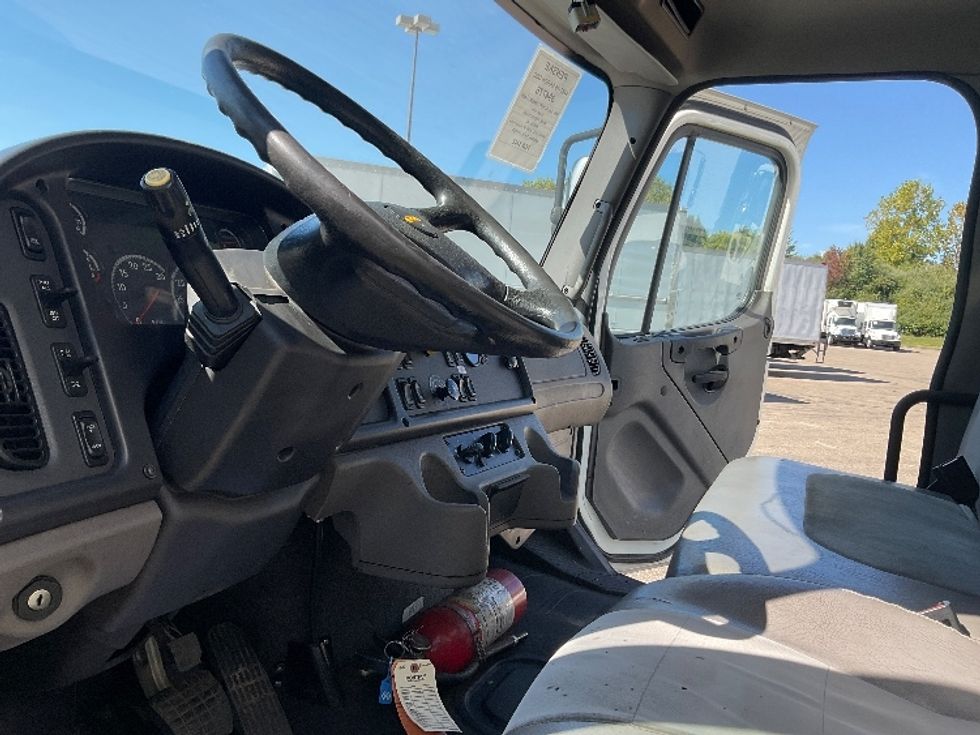 Medium Duty Box Truck-Light and Medium Duty Trucks-Freightliner-2021-M2-Akron-OH-231,450\n\t\tmiles-$ 45,250 - Image 17