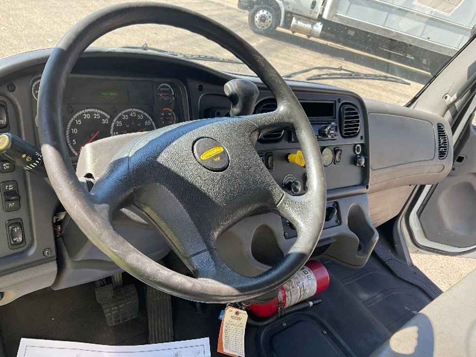 Medium Duty Box Truck-Light and Medium Duty Trucks-Freightliner-2021-M2-Akron-OH-231,450\n\t\tmiles-$ 45,250 - Image 18