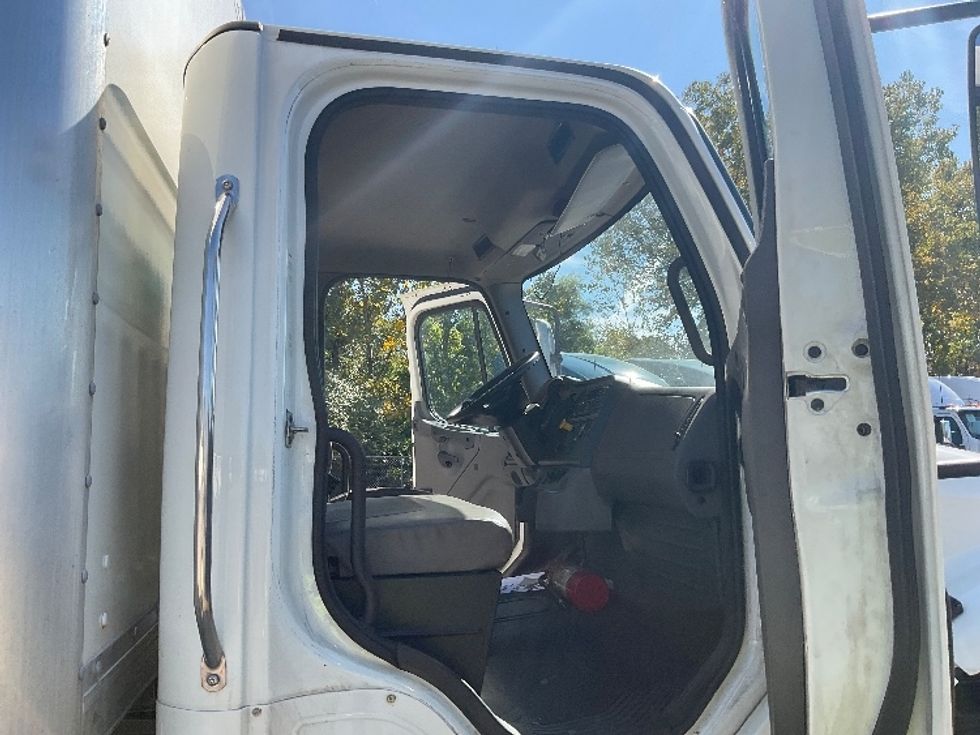 Medium Duty Box Truck-Light and Medium Duty Trucks-Freightliner-2021-M2-Akron-OH-231,450\n\t\tmiles-$ 45,250 - Image 20