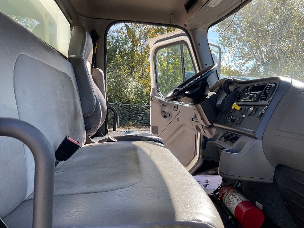 Medium Duty Box Truck-Light and Medium Duty Trucks-Freightliner-2021-M2-Akron-OH-231,450\n\t\tmiles-$ 45,250 - Image 22