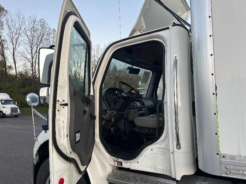 Medium Duty Box Truck-Light and Medium Duty Trucks-Freightliner-2021-M2-Akron-OH-257,129\n\t\tmiles-$ 40,750 - Image 16
