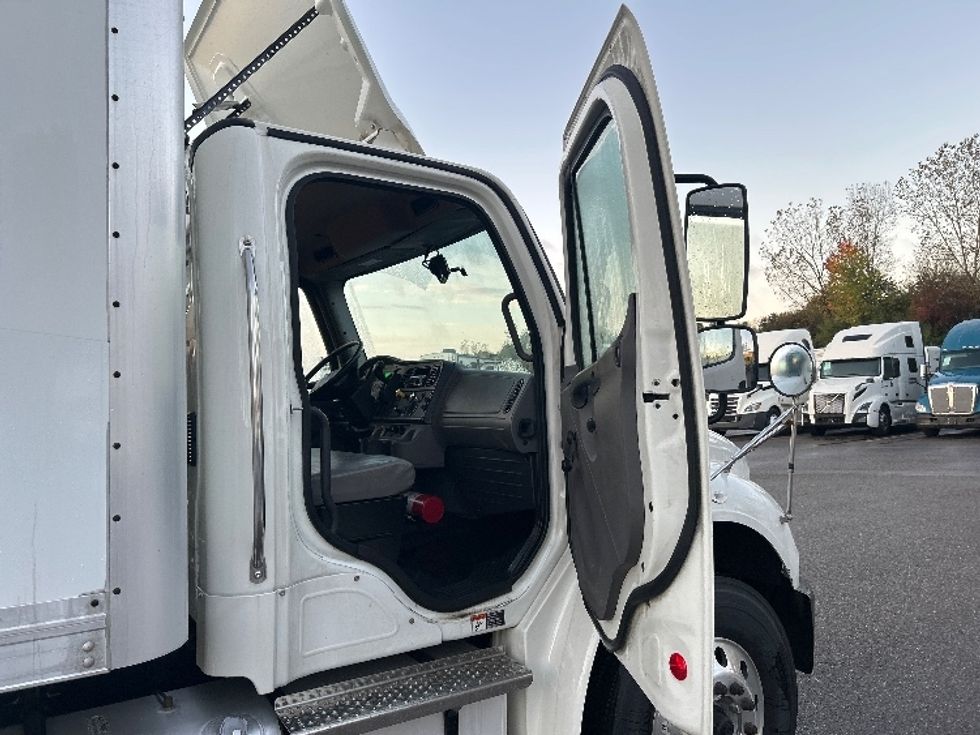 Medium Duty Box Truck-Light and Medium Duty Trucks-Freightliner-2021-M2-Akron-OH-257,129\n\t\tmiles-$ 40,750 - Image 20