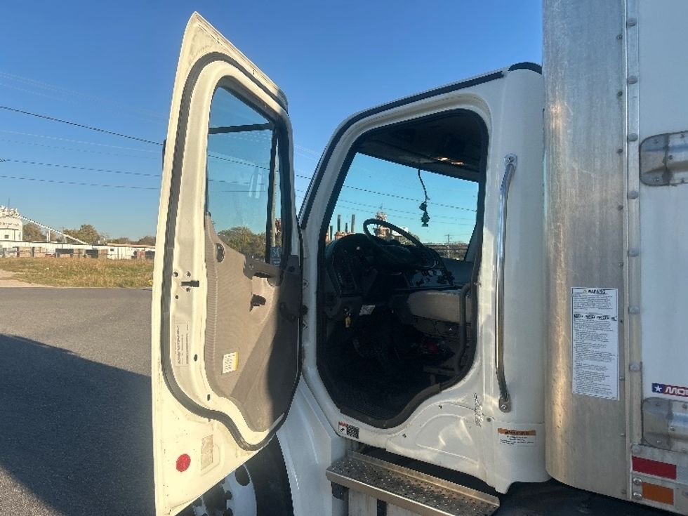 Medium Duty Box Truck-Light and Medium Duty Trucks-Freightliner-2021-M2-Alabaster-AL-263,664\n\t\tmiles-$ 46,500 - Image 16