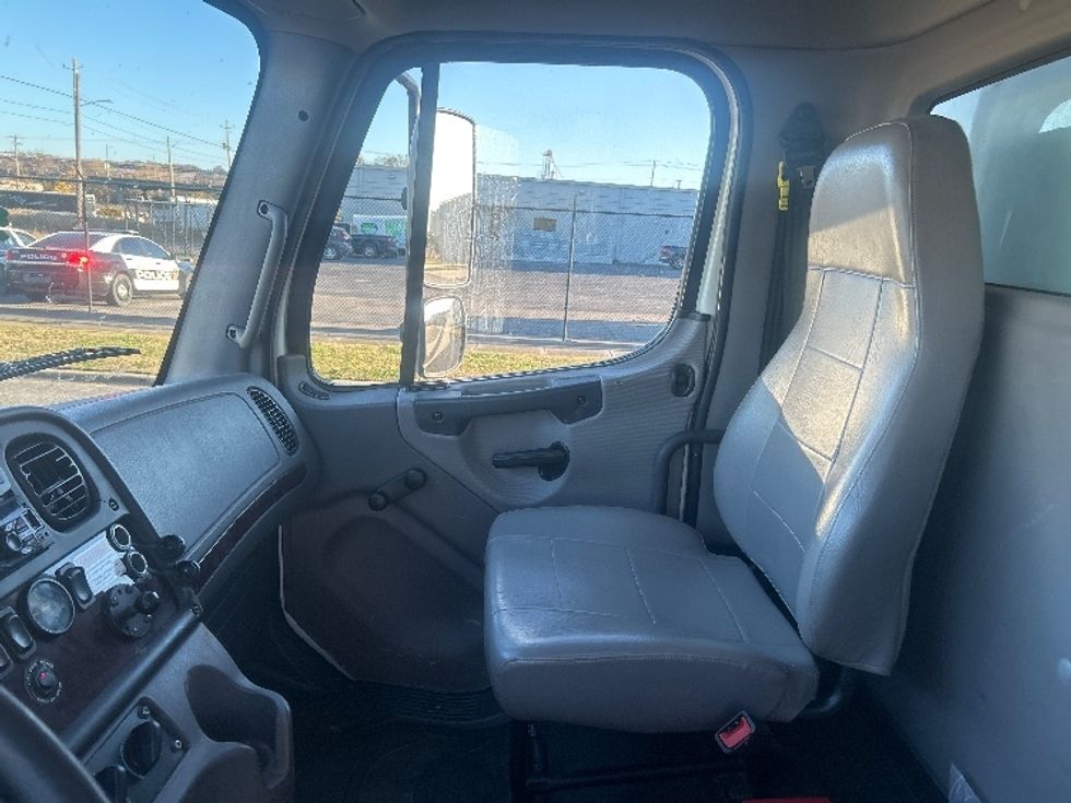 Medium Duty Box Truck-Light and Medium Duty Trucks-Freightliner-2021-M2-Alabaster-AL-263,664\n\t\tmiles-$ 46,500 - Image 19