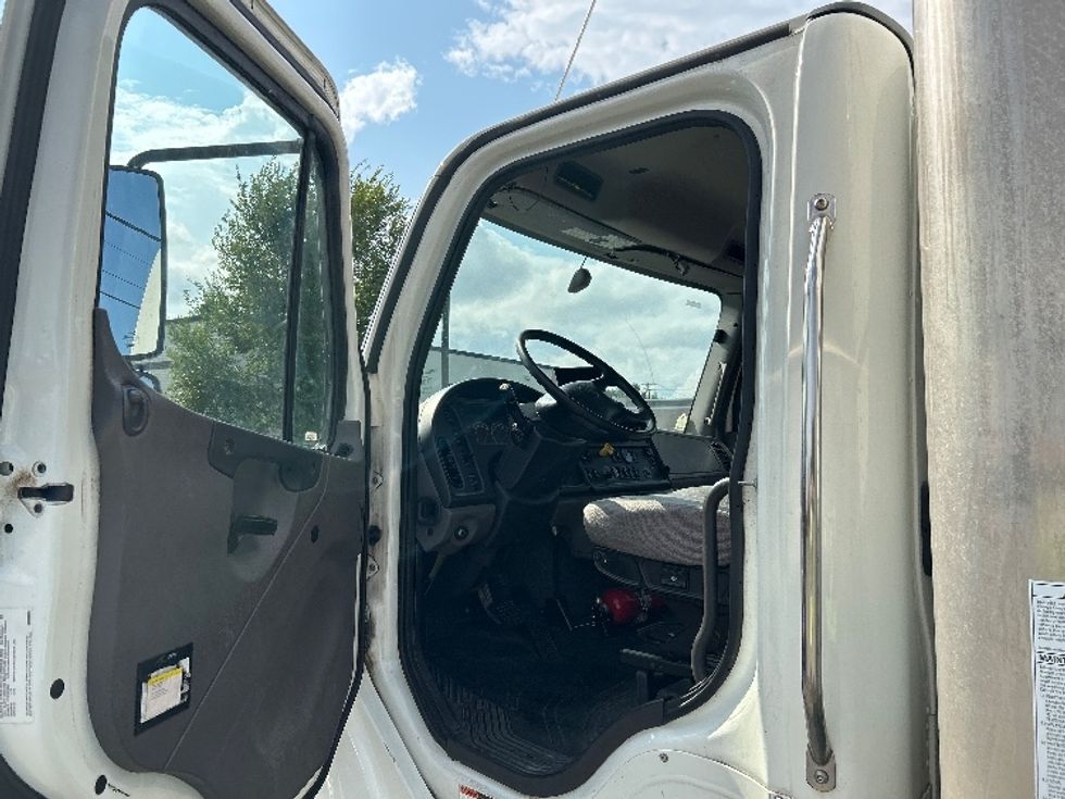 Medium Duty Box Truck-Light and Medium Duty Trucks-Freightliner-2021-M2-Albany-NY-215,621\n\t\tmiles-$ 54,000 - Image 16