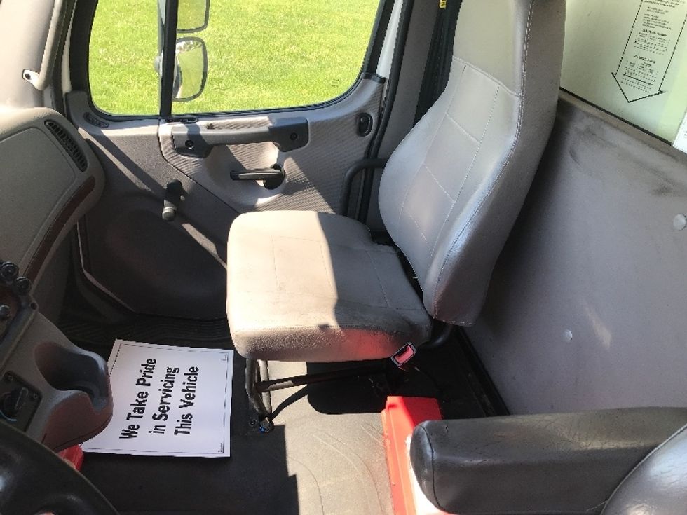 Medium Duty Box Truck-Light and Medium Duty Trucks-Freightliner-2021-M2-Allentown-PA-231,034\n\t\tmiles-$ 49,250 - Image 19