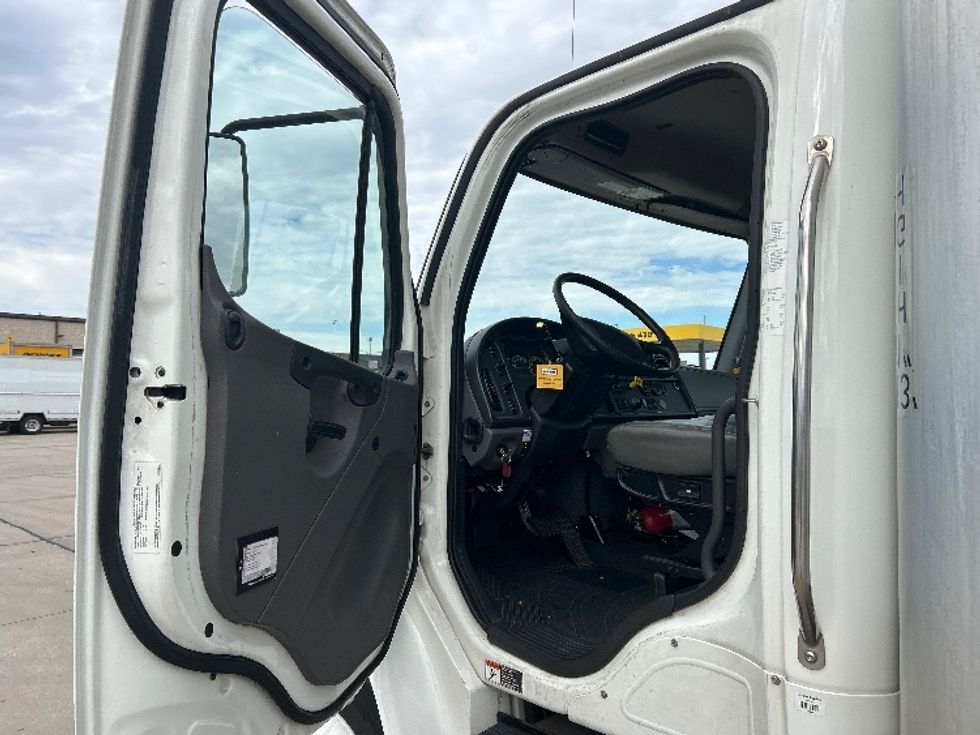 Medium Duty Box Truck-Light and Medium Duty Trucks-Freightliner-2021-M2-Arlington-TX-129,653\n\t\tmiles-$ 66,750 - Image 16