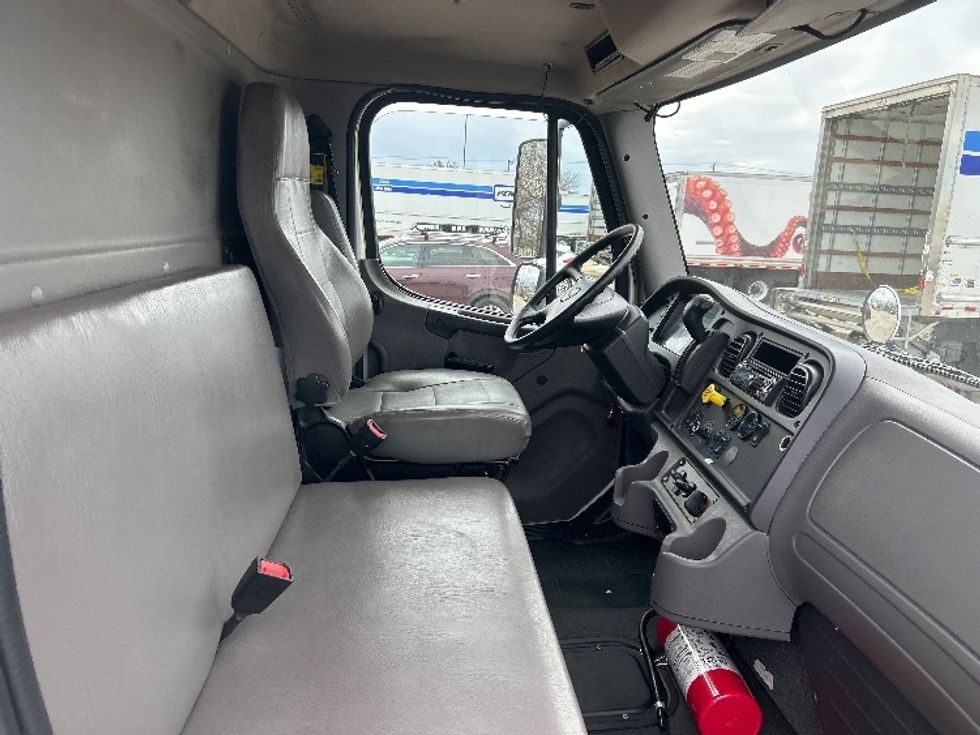 Medium Duty Box Truck-Light and Medium Duty Trucks-Freightliner-2021-M2-Arlington-TX-129,653\n\t\tmiles-$ 66,750 - Image 22