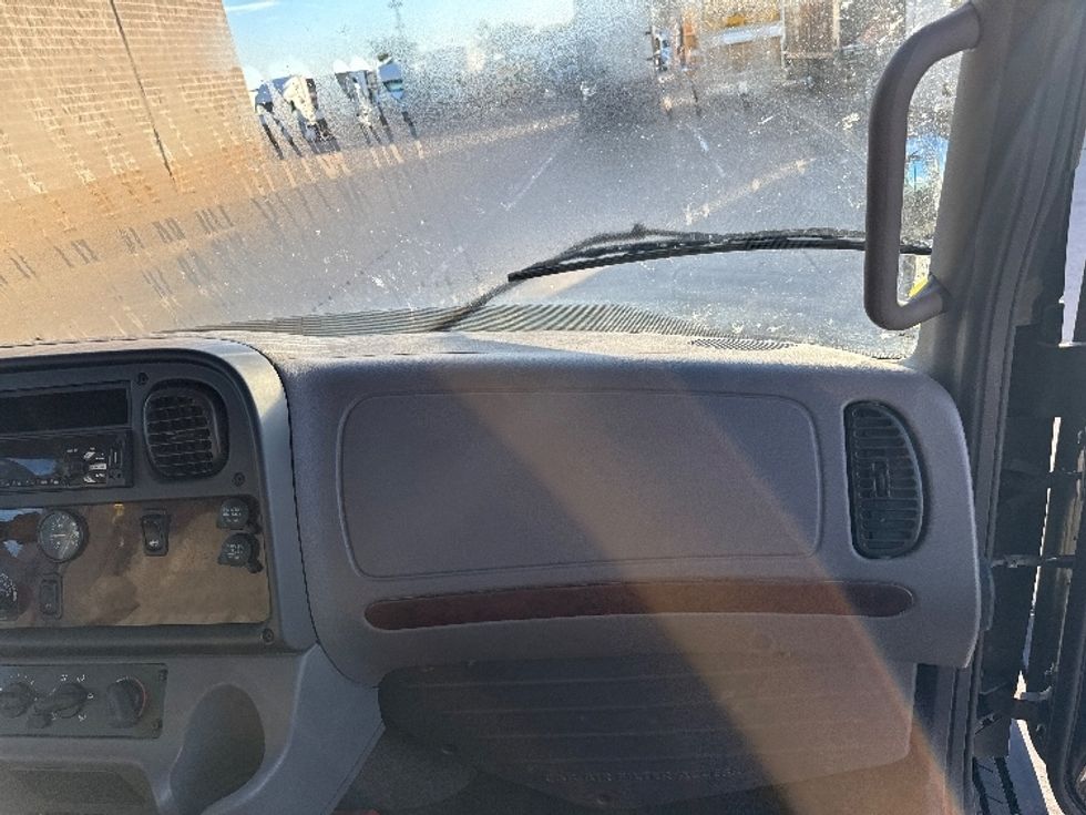 Medium Duty Box Truck-Light and Medium Duty Trucks-Freightliner-2021-M2-Arlington-TX-192,063\n\t\tmiles-$ 13,500 - Image 17