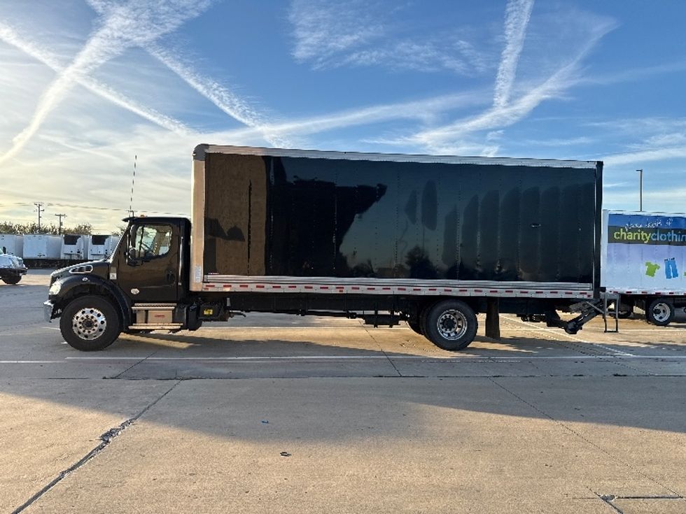 Medium Duty Box Truck-Light and Medium Duty Trucks-Freightliner-2021-M2-Arlington-TX-192,063\n\t\tmiles-$ 13,500 - Image 4