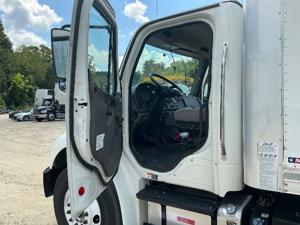 Medium Duty Box Truck-Light and Medium Duty Trucks-Freightliner-2021-M2-Asheville-NC-176,646\n\t\tmiles-$ 61,000 - Image 17