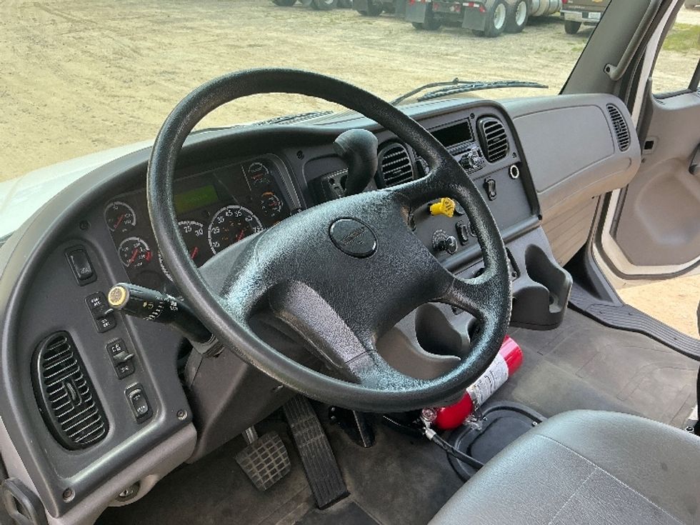 Medium Duty Box Truck-Light and Medium Duty Trucks-Freightliner-2021-M2-Asheville-NC-176,646\n\t\tmiles-$ 61,000 - Image 18