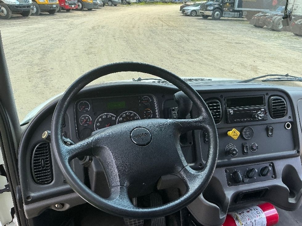 Medium Duty Box Truck-Light and Medium Duty Trucks-Freightliner-2021-M2-Asheville-NC-176,646\n\t\tmiles-$ 61,000 - Image 19