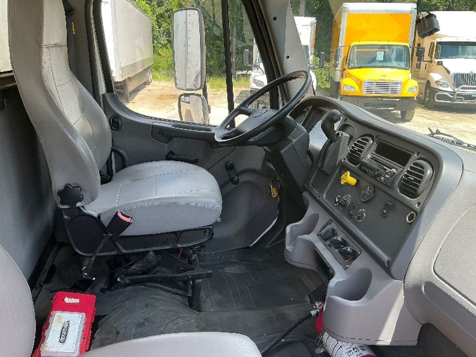 Medium Duty Box Truck-Light and Medium Duty Trucks-Freightliner-2021-M2-Asheville-NC-176,646\n\t\tmiles-$ 61,000 - Image 22