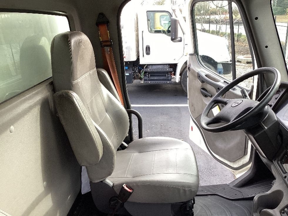 Medium Duty Box Truck-Light and Medium Duty Trucks-Freightliner-2021-M2-Atlanta (Forest Park)-GA-262,041\n\t\tmiles-$ 42,500 - Image 21
