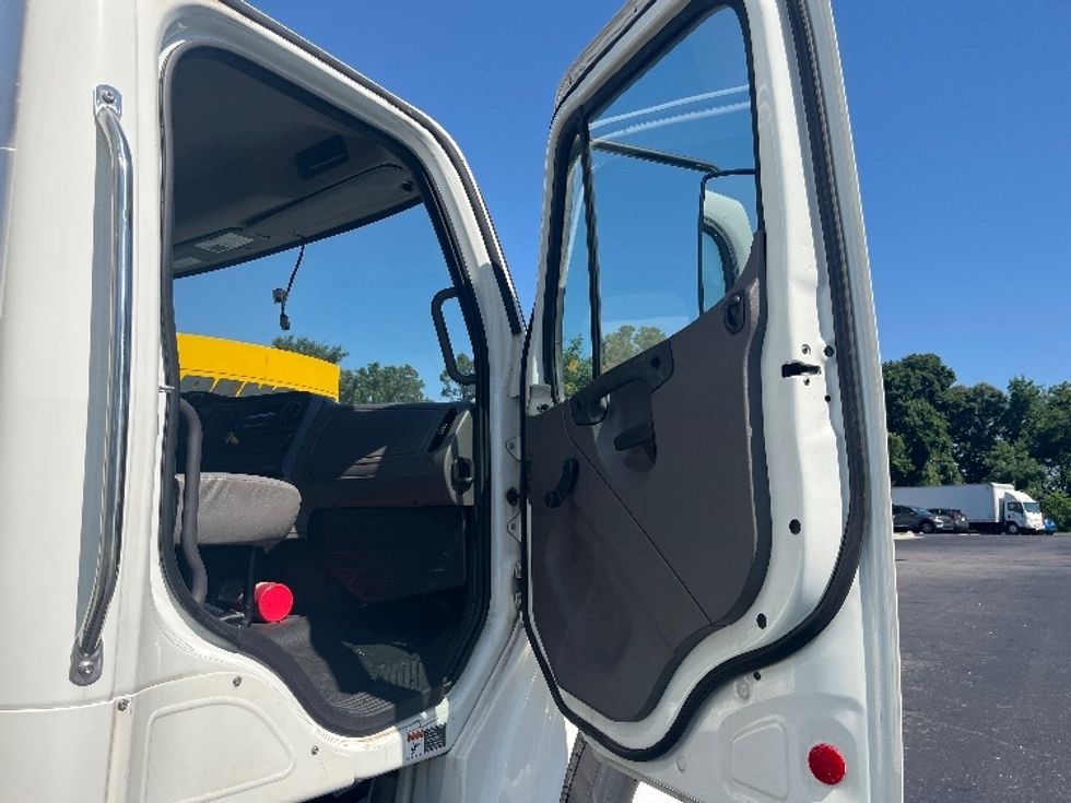Medium Duty Box Truck-Light and Medium Duty Trucks-Freightliner-2021-M2-Atlanta (Forest Park)-GA-87,062\n\t\tmiles-$ 69,500 - Image 19