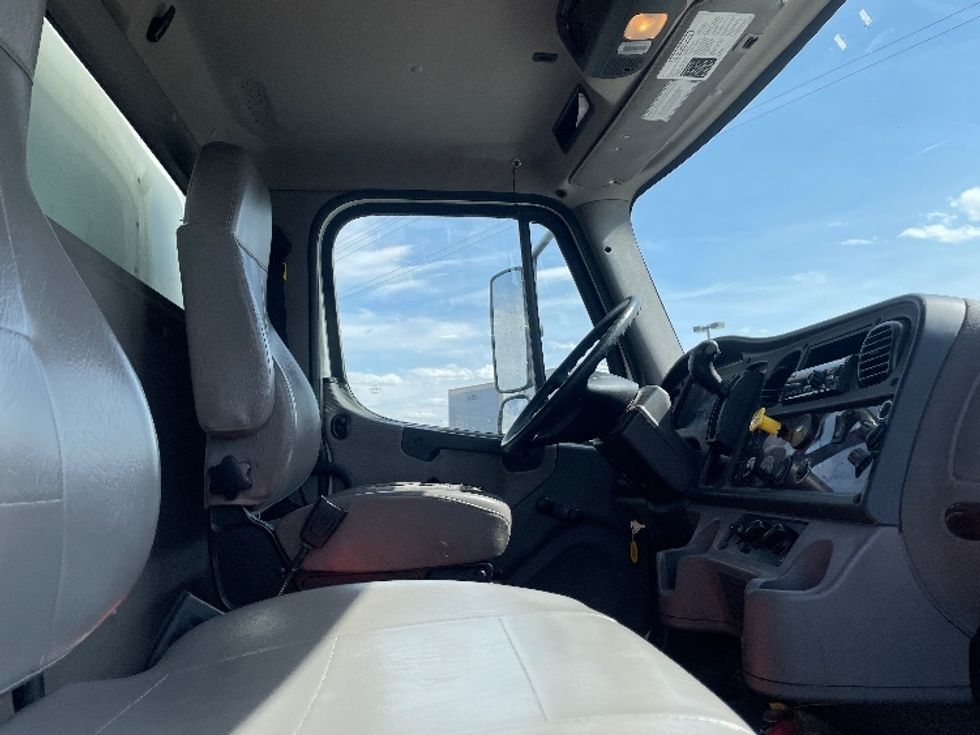 Medium Duty Box Truck-Light and Medium Duty Trucks-Freightliner-2021-M2-Aurora-CO-149,670\n\t\tmiles-$ 66,500 - Image 22