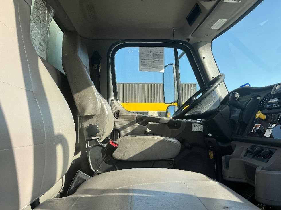 Medium Duty Box Truck-Light and Medium Duty Trucks-Freightliner-2021-M2-Austin-TX-181,365\n\t\tmiles-$ 59,750 - Image 22