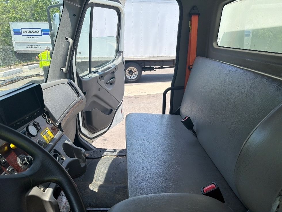 Medium Duty Box Truck-Light and Medium Duty Trucks-Freightliner-2021-M2-Baltimore-MD-127,506\n\t\tmiles-$ 53,250 - Image 17