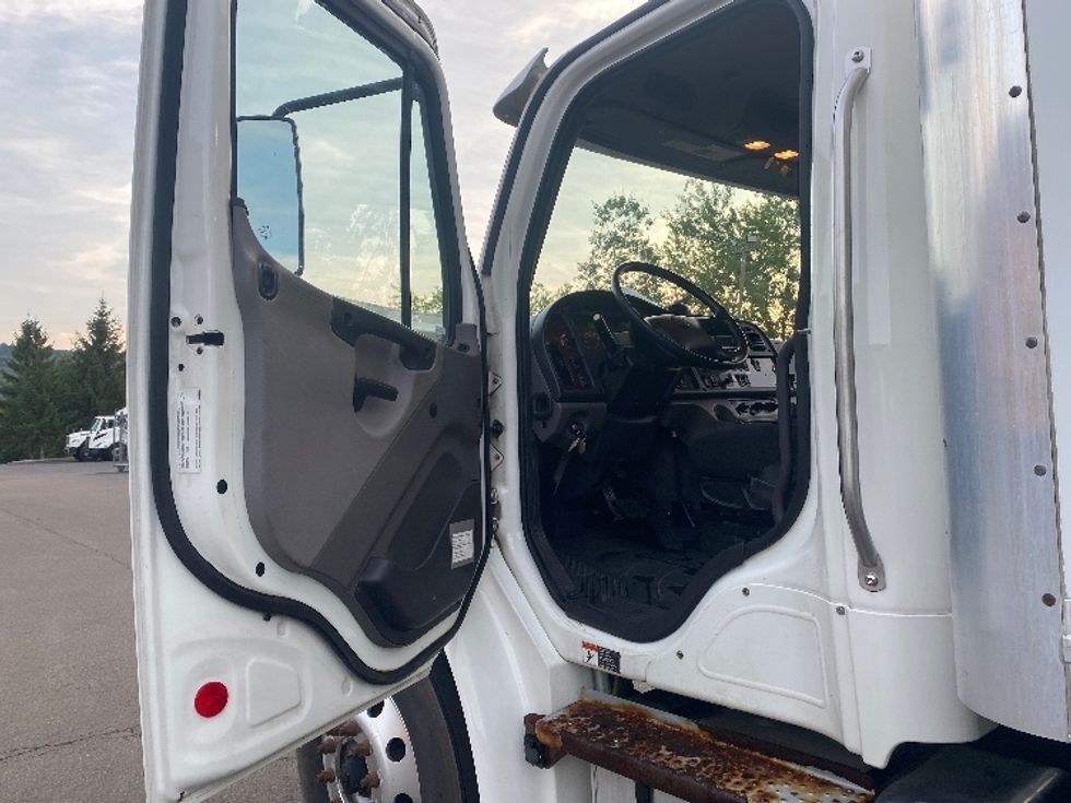 Medium Duty Box Truck-Light and Medium Duty Trucks-Freightliner-2021-M2-Binghamton-NY-120,588\n\t\tmiles-$ 64,500 - Image 16