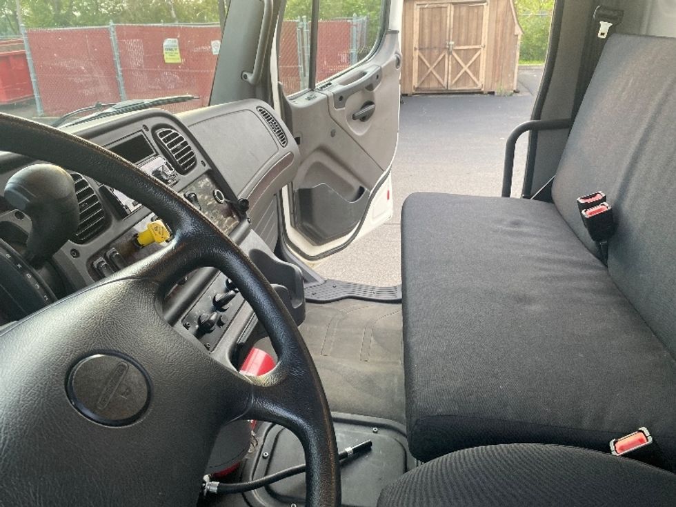 Medium Duty Box Truck-Light and Medium Duty Trucks-Freightliner-2021-M2-Binghamton-NY-120,588\n\t\tmiles-$ 64,500 - Image 19