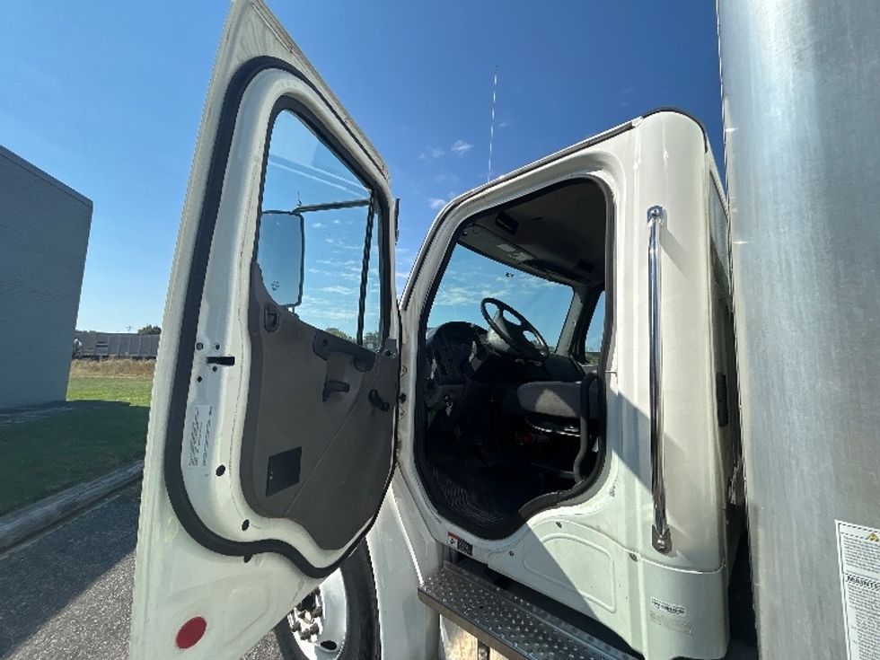 Medium Duty Box Truck-Light and Medium Duty Trucks-Freightliner-2021-M2-Birmingham-AL-103,846\n\t\tmiles-$ 76,250 - Image 16