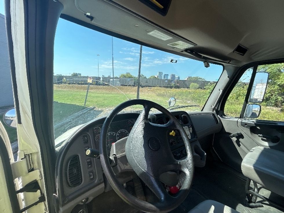 Medium Duty Box Truck-Light and Medium Duty Trucks-Freightliner-2021-M2-Birmingham-AL-103,846\n\t\tmiles-$ 76,250 - Image 17