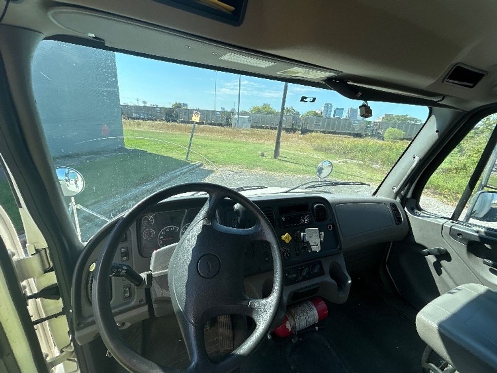 Medium Duty Box Truck-Light and Medium Duty Trucks-Freightliner-2021-M2-Birmingham-AL-103,846\n\t\tmiles-$ 76,250 - Image 18