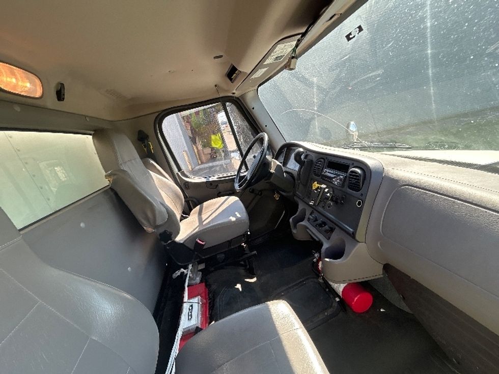 Medium Duty Box Truck-Light and Medium Duty Trucks-Freightliner-2021-M2-Birmingham-AL-103,846\n\t\tmiles-$ 76,250 - Image 22