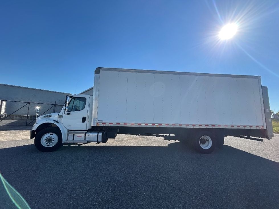 Medium Duty Box Truck-Light and Medium Duty Trucks-Freightliner-2021-M2-Birmingham-AL-103,846\n\t\tmiles-$ 76,250 - Image 4